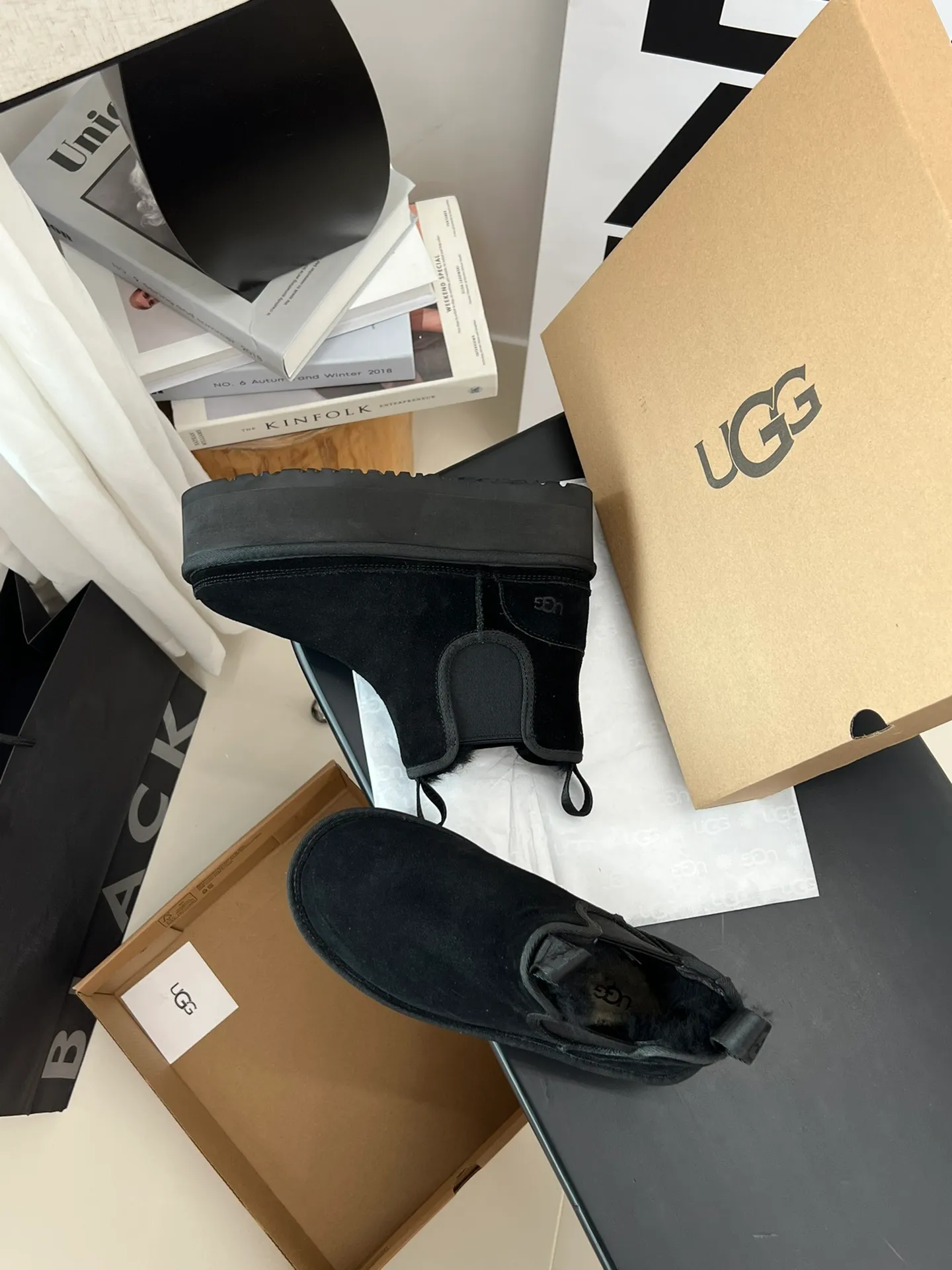 💰560 UGG sheepskin all-in-one snow boots Chelsea boots UGG 4526 Autumn and winter new women's casual and comfortable thick-soled Chelsea fashion boots star same style 1134526 Color: black maroon gray Size: 35-40